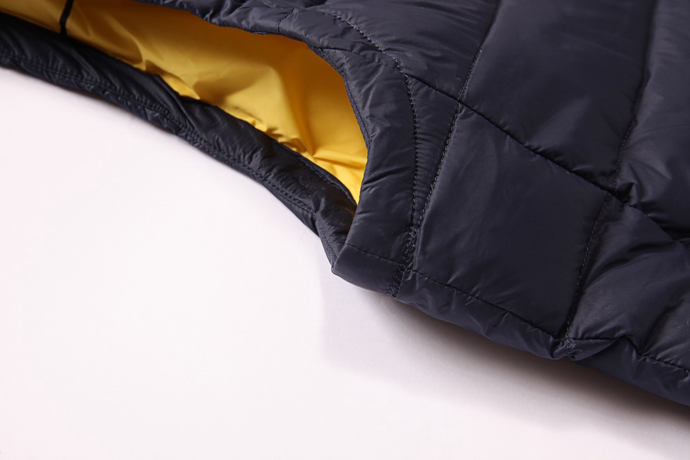 HT-EQ-MJ226-1款羽絨馬甲細(xì)節(jié)展示 HT-EQ-MJ226-1款羽絨馬甲細(xì)節(jié)展示