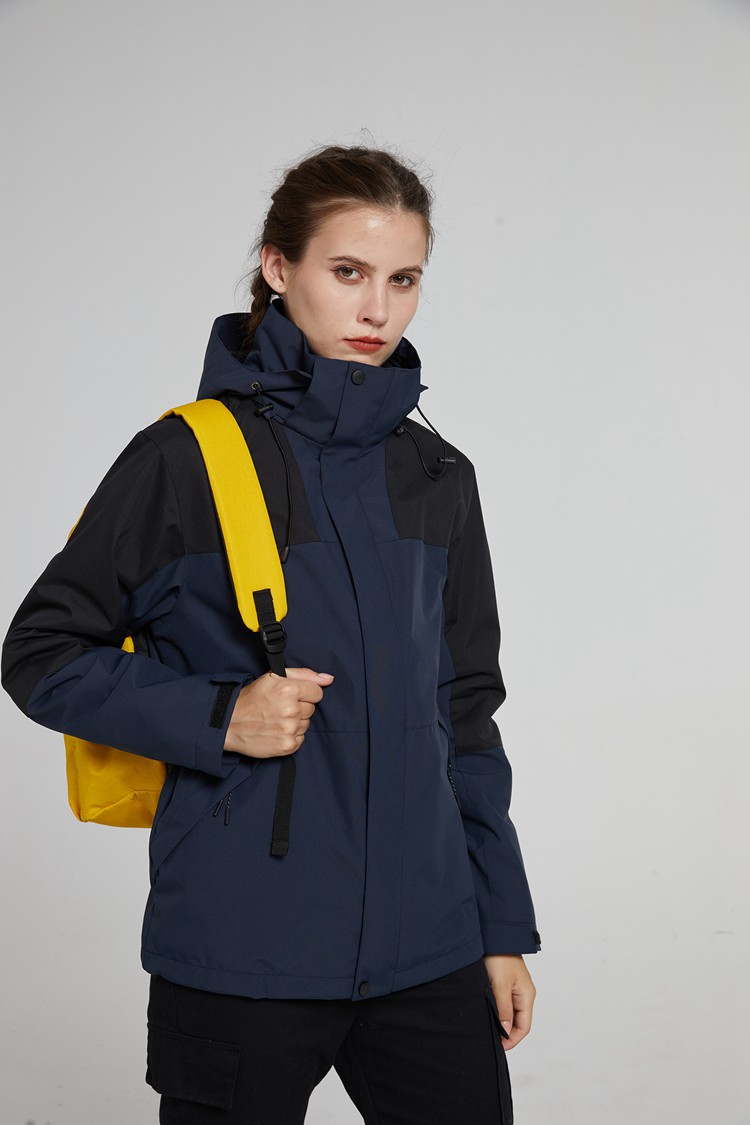 女款沖鋒衣定制模特展示 女款沖鋒衣定制模特展示