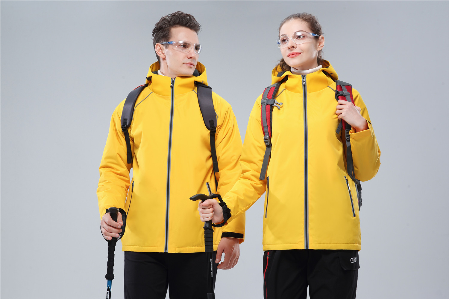 壓條反光一體沖鋒衣模特上身展示效果圖 壓條反光一體沖鋒衣模特上身展示效果圖