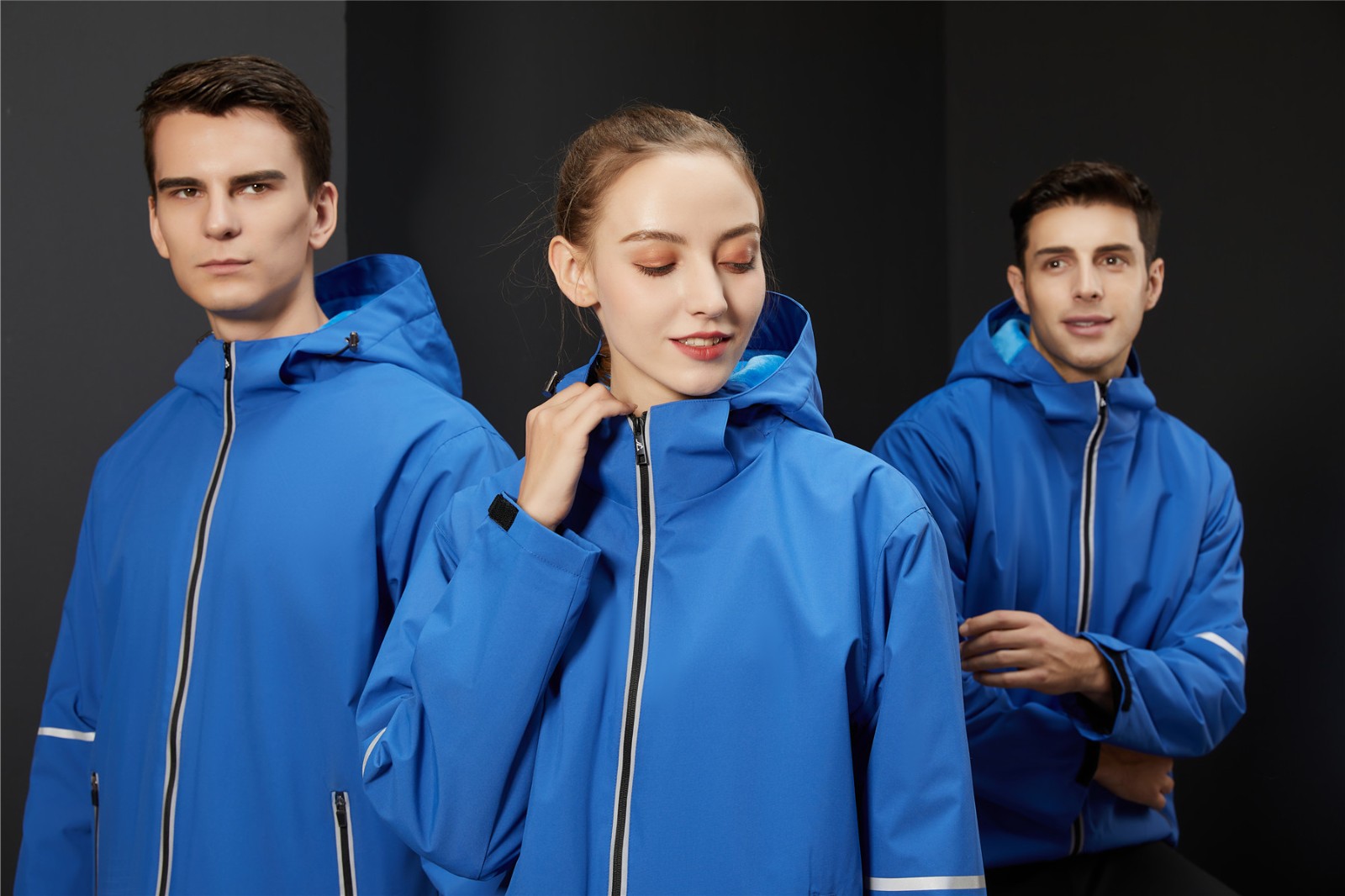 運動休閑沖鋒衣模特上身展示圖